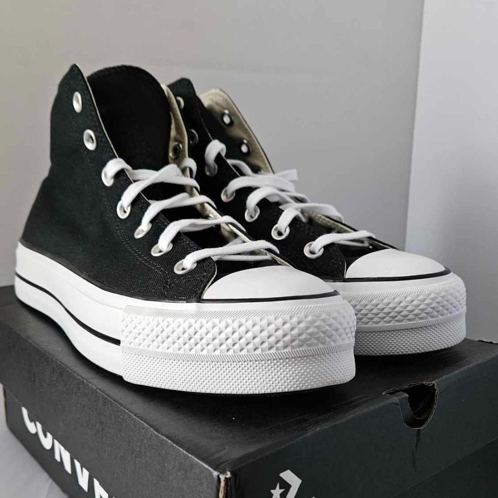 Converse Women's Chuck Taylor All Star Hi Lift Platform Sneaker Size 9